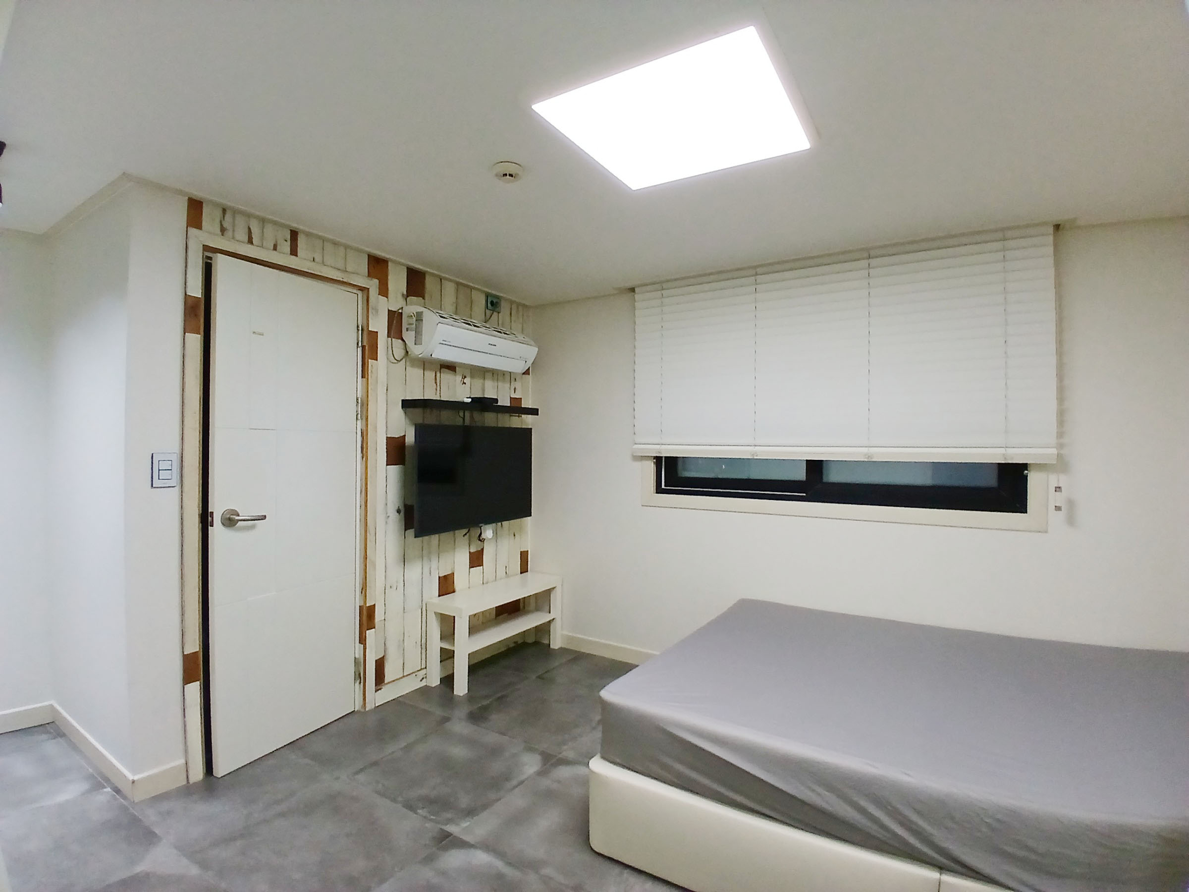 와이원빈티지 202호